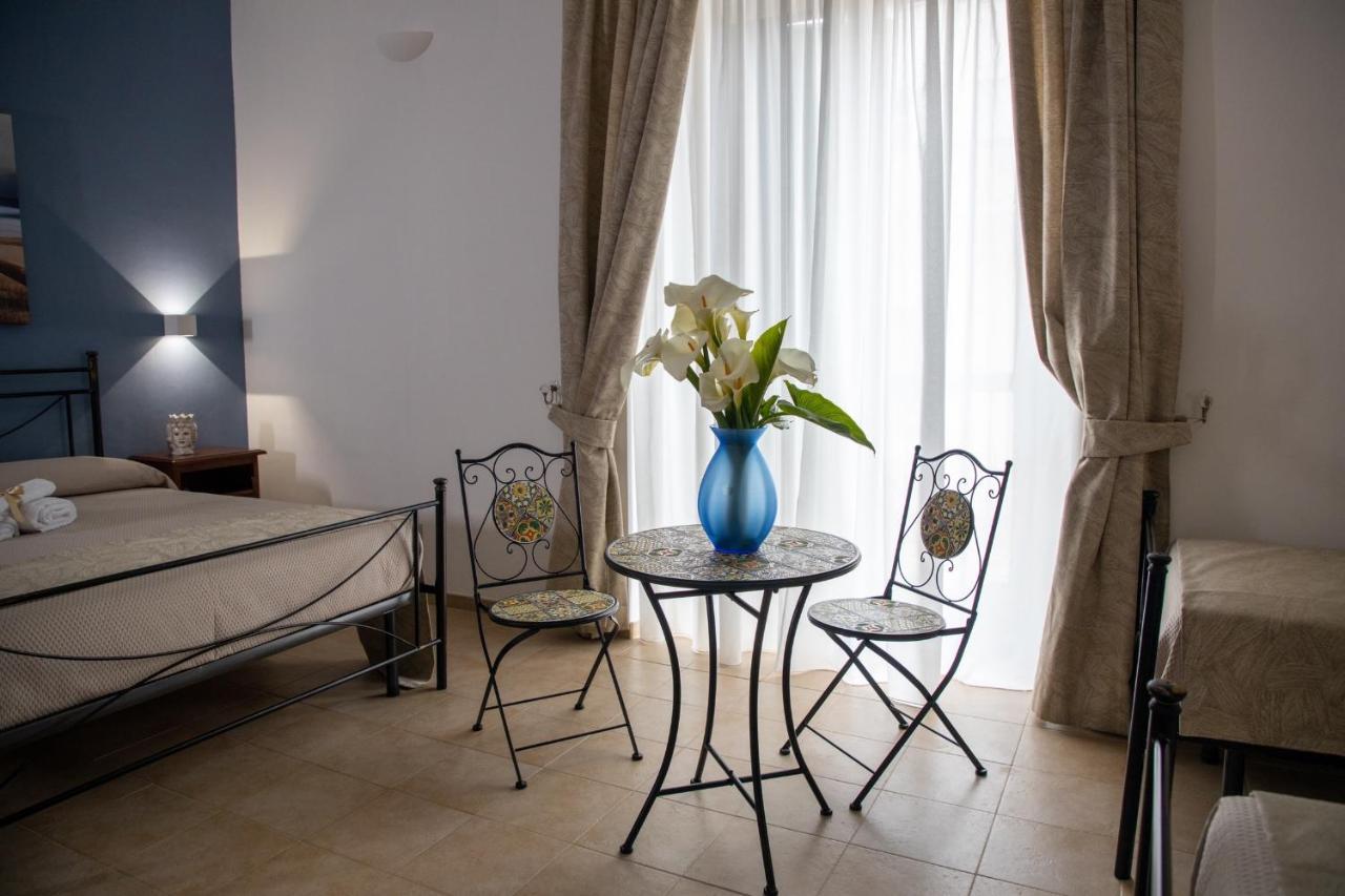 B&B Palazzo Loreto Avola Bagian luar foto