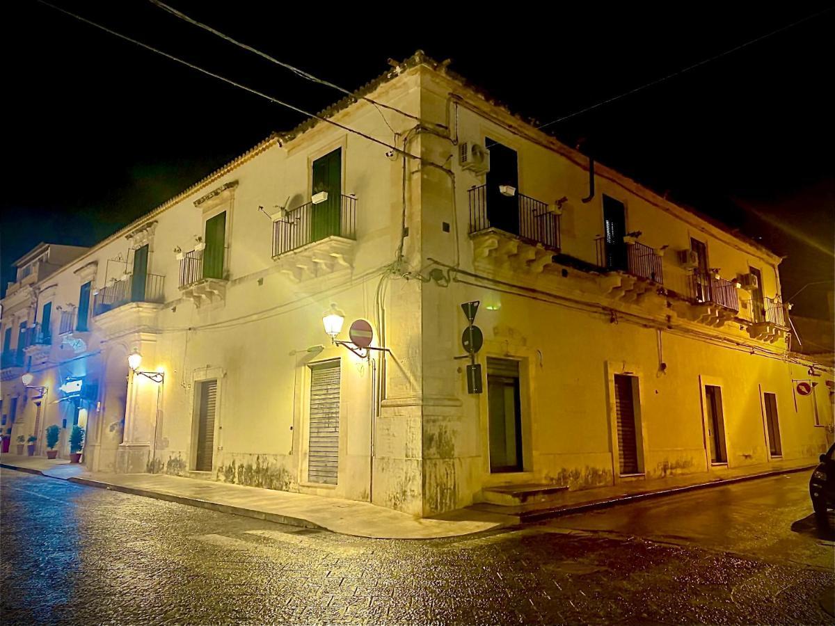 B&B Palazzo Loreto Avola Bagian luar foto
