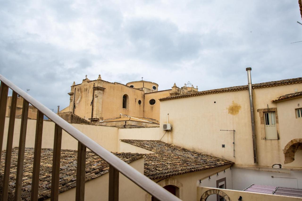 B&B Palazzo Loreto Avola Bagian luar foto