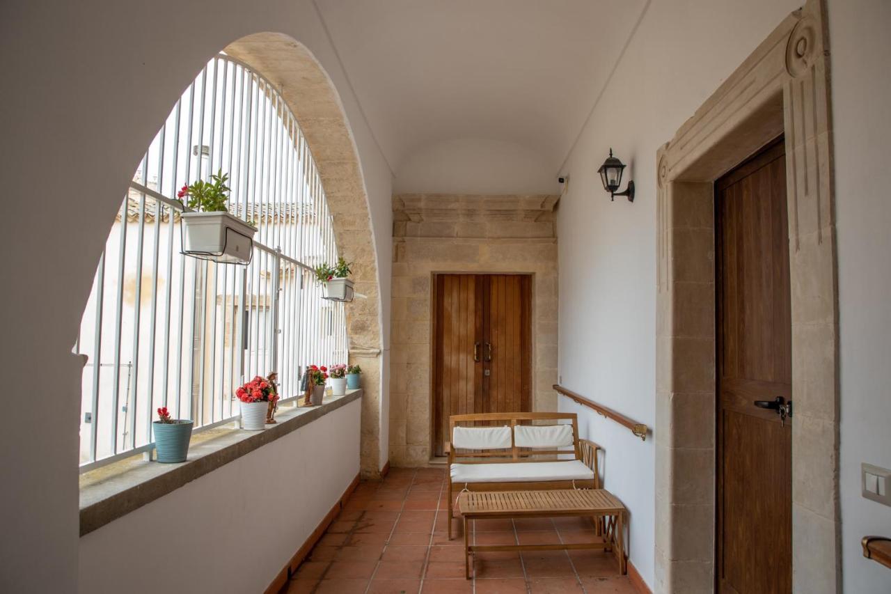 B&B Palazzo Loreto Avola Bagian luar foto