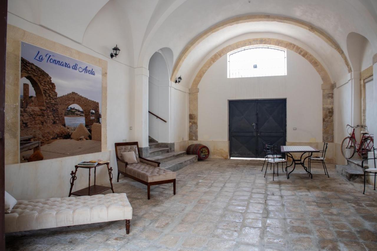 B&B Palazzo Loreto Avola Bagian luar foto