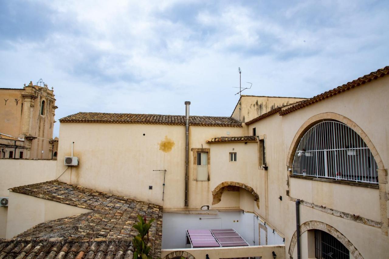 B&B Palazzo Loreto Avola Bagian luar foto